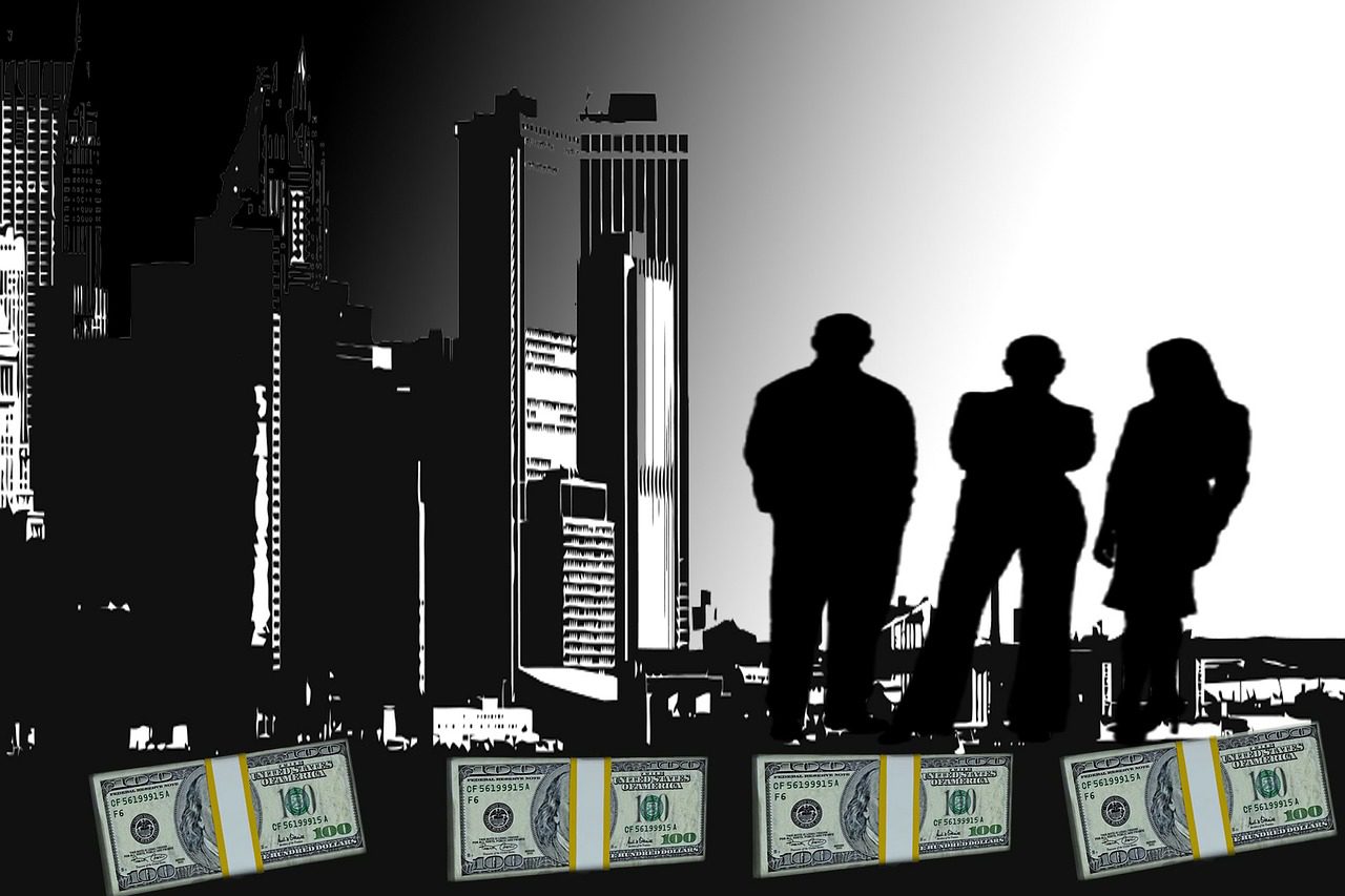 What is Role of Investment Banker in Underwriting Process?