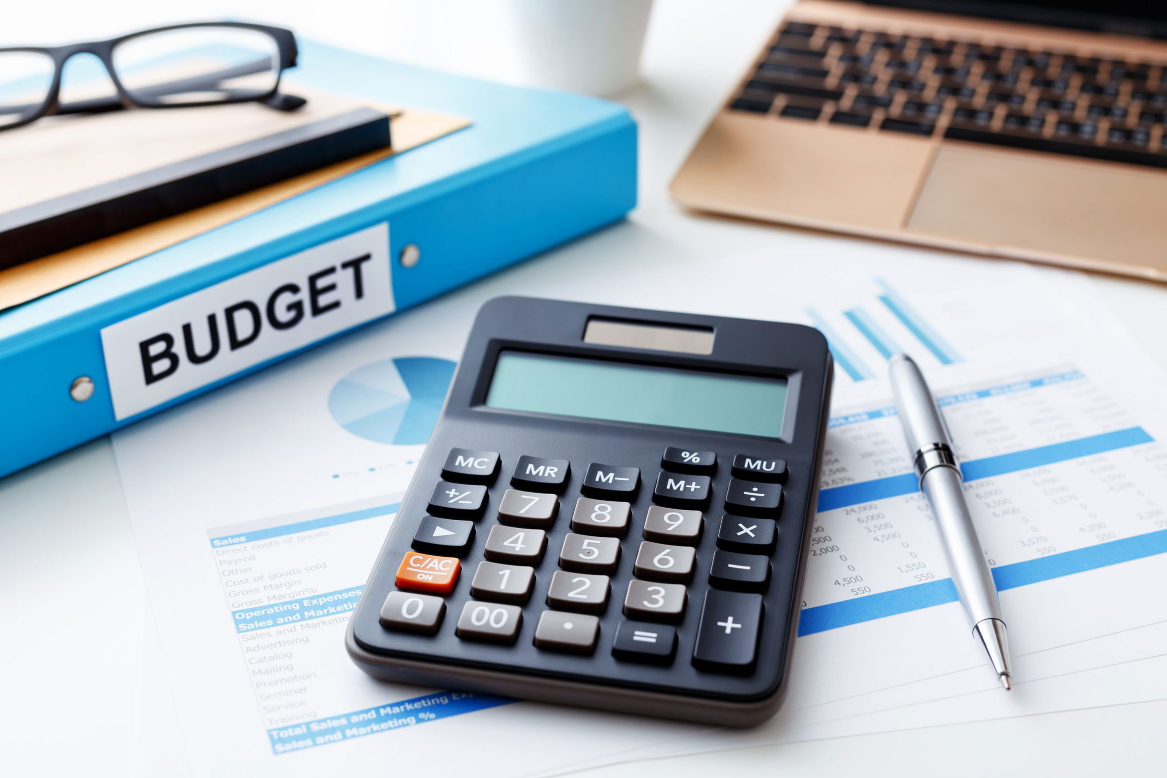 Which Is Better, Becoming a Financial Analyst or a Data Scientist?