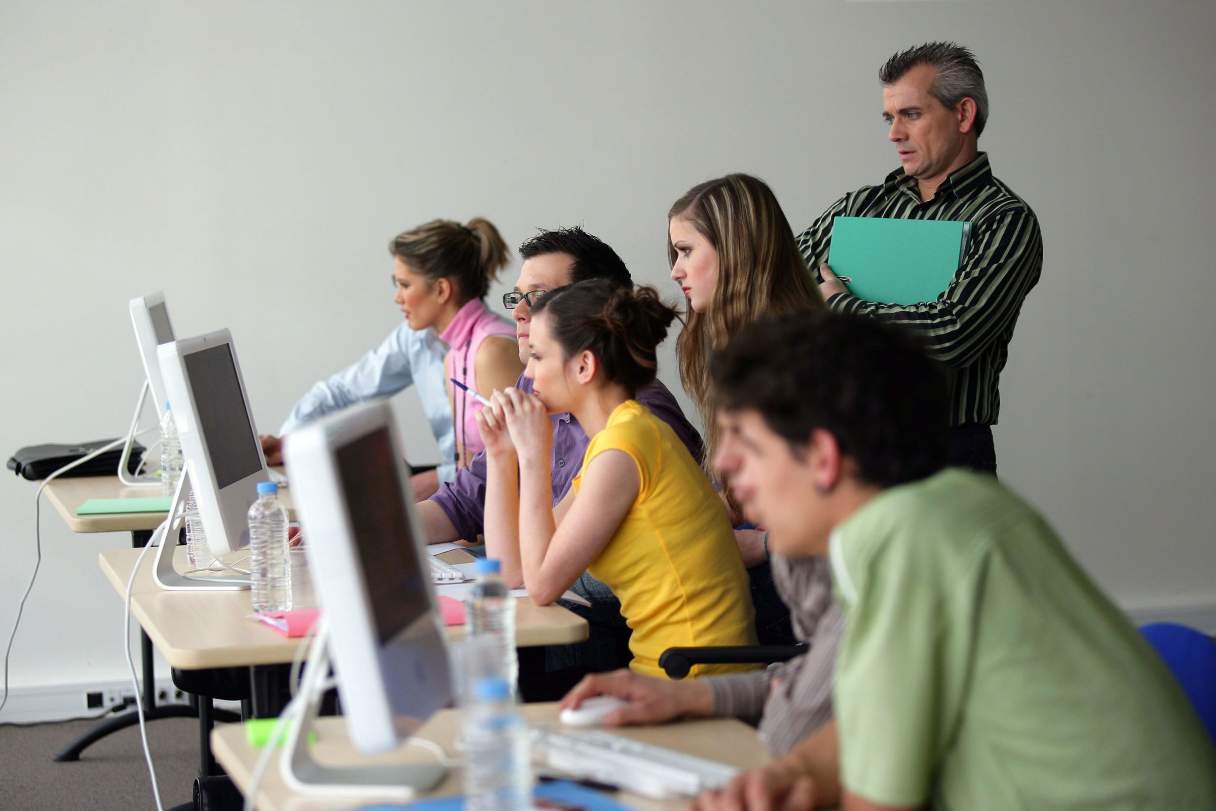 Computer science university. Курсы. Студенты компьютерные классы современные. Тренинг комп. Преподаватель компьютерных курсов.