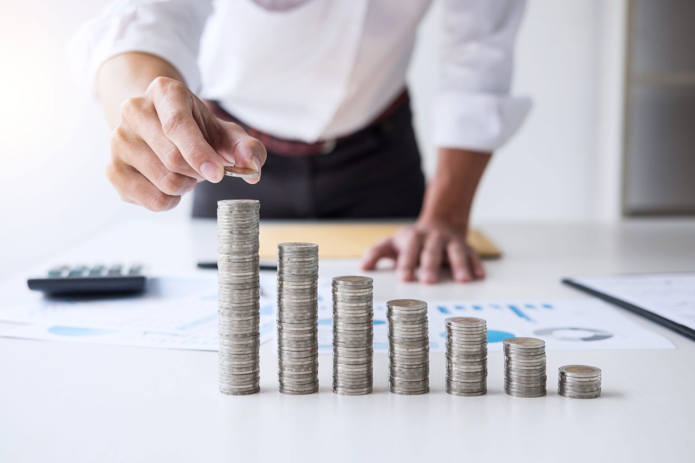 The Ultimate Guide to Investment Banking: Building a Career in an Explosive Industry